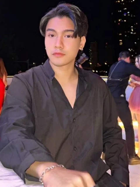 Kris - เพื่อนเที่ยว